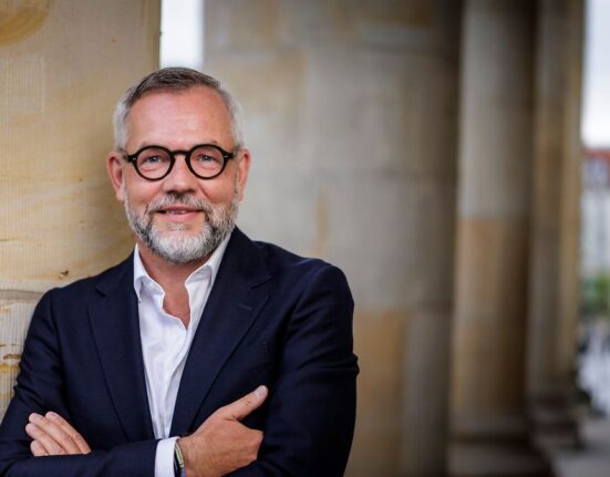 <p><strong>Krankheit, Politik und Krieg: Michael Roths kühler Fall und Comeback!</strong></p>