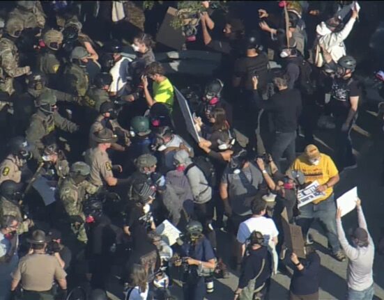 Chicago ICE News: Protests Erupt as DHS Secretary Visits Broadview!