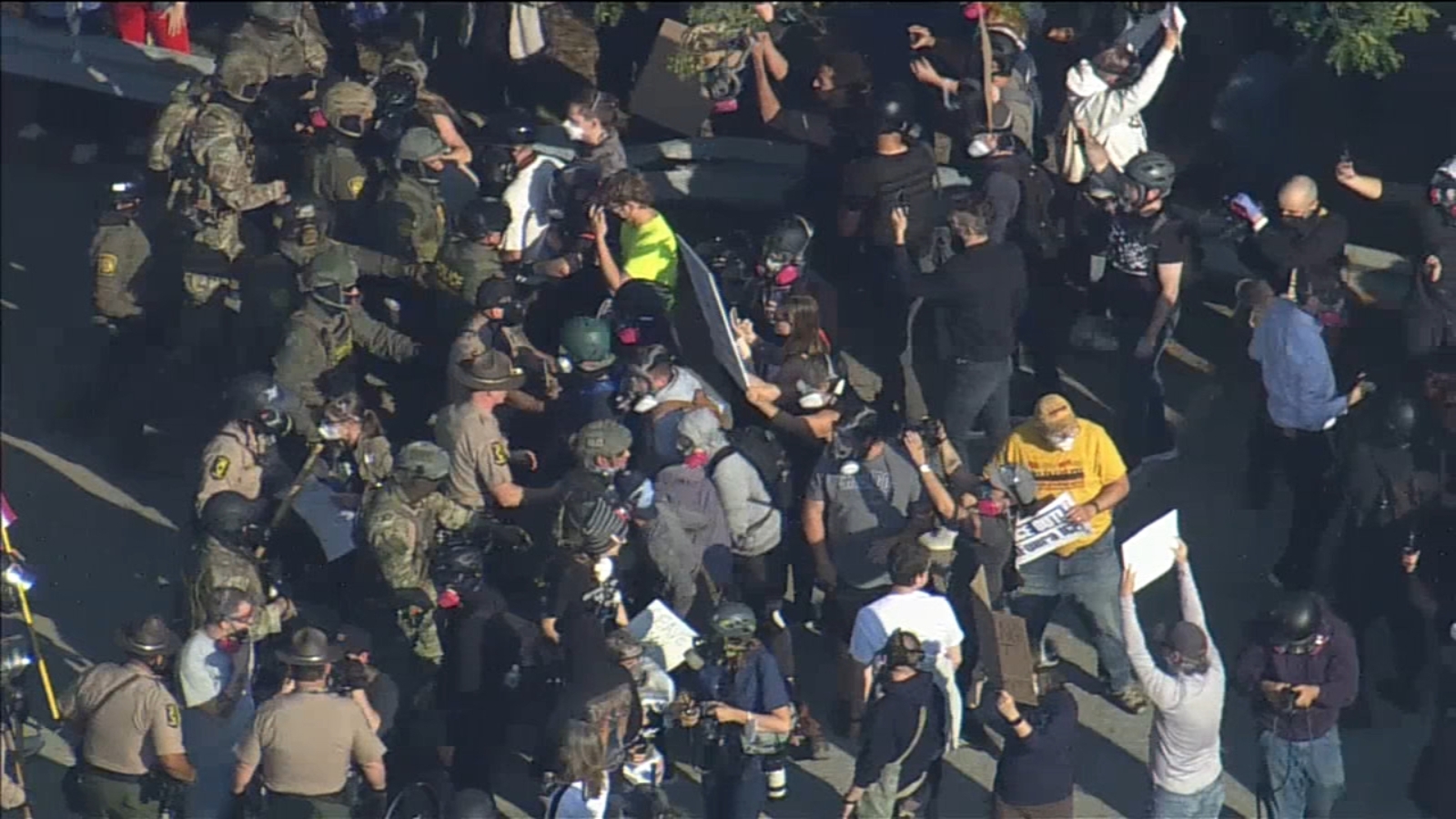 Chicago ICE News: Protests Erupt as DHS Secretary Visits Broadview!