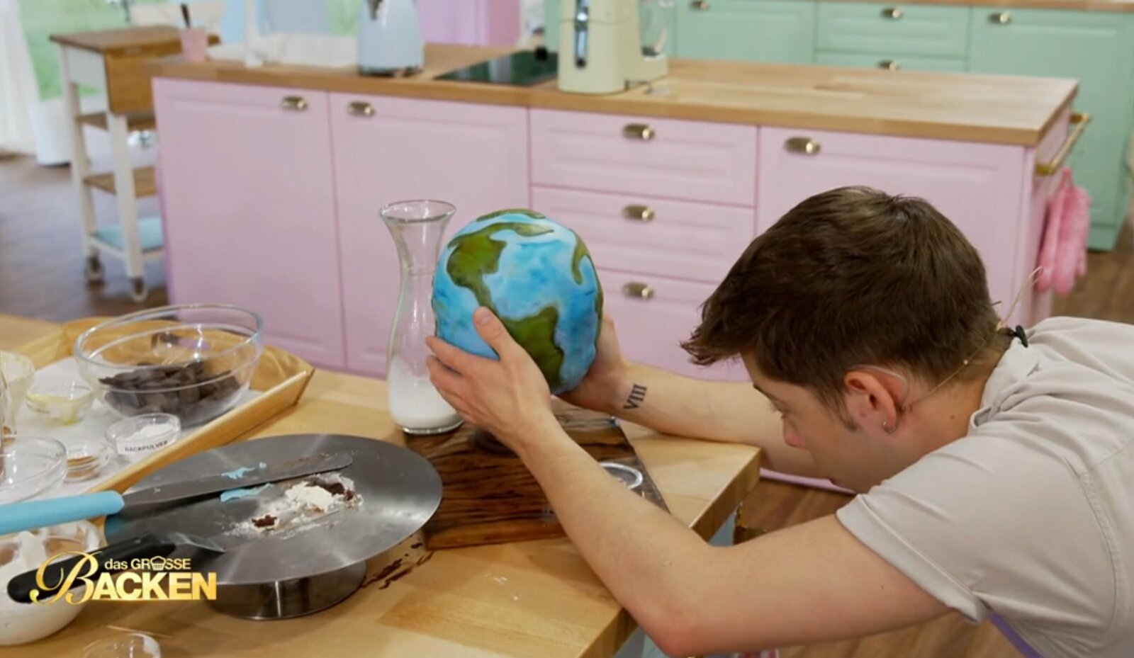 Ich habe Angst! Diese Torte droht einzustürzen – So rettest du sie!