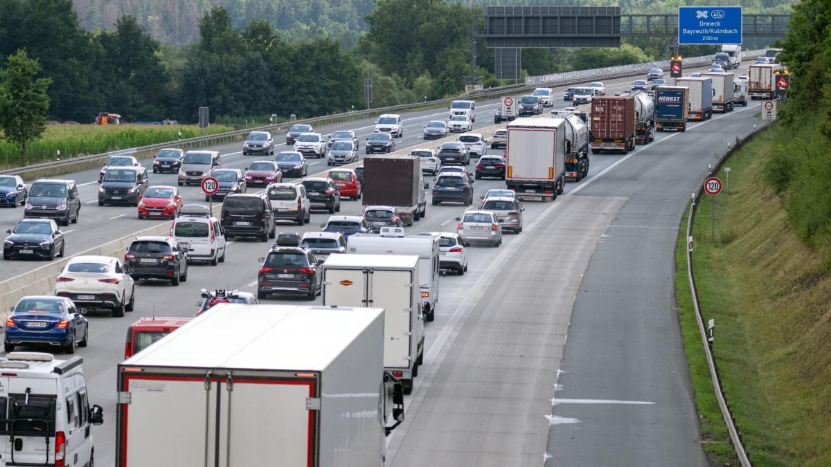 ADAC zieht Sommerbilanz: Rekordverdächtige Staus in Bayern enthüllt!