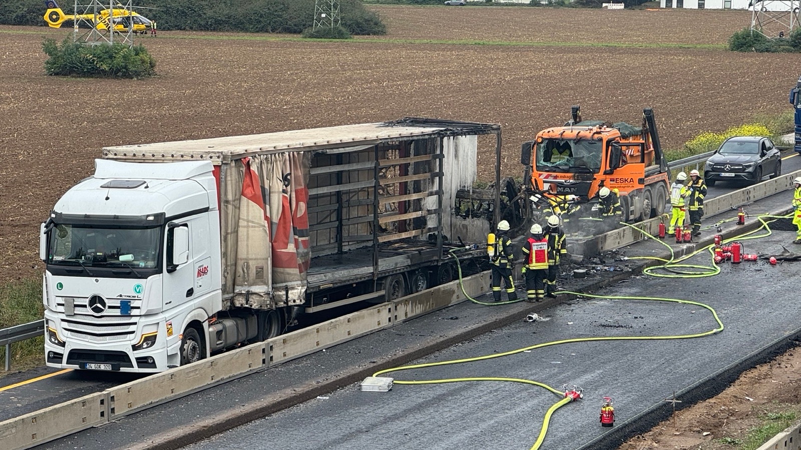 Schwerer Unfall mit vier Fahrzeugen: A59 komplett gesperrt – Aktuelle News!